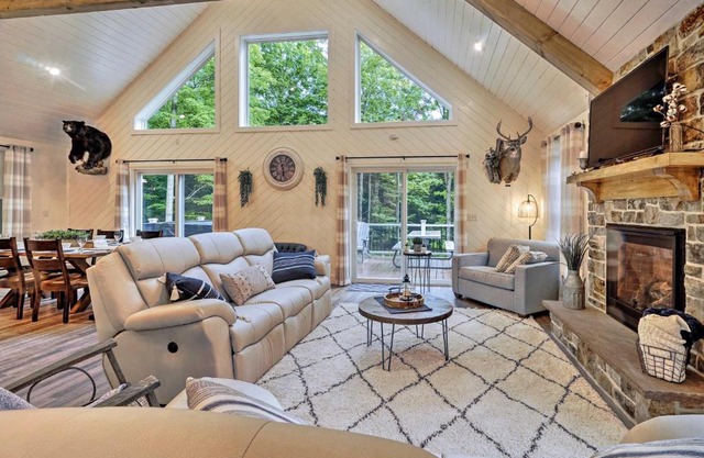 Benezette Cabin with Hot Tub, Grill and Mtn Views