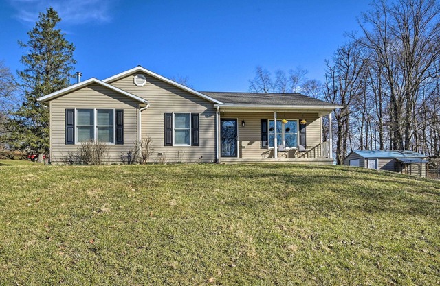 Berkeley Springs Vacation Home w/Fire Pit!