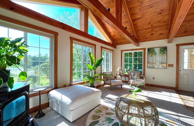 Berkshires sanctuary with outdoor living area & firepit. 8minutes to Tanglewood!