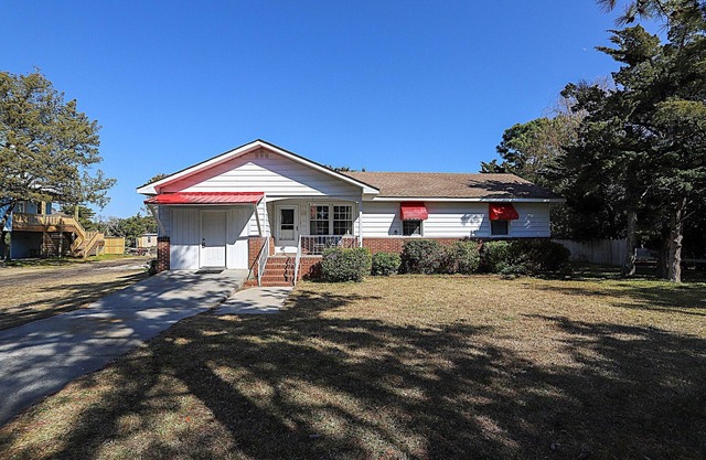 Bertha's Cottage: Rec Room l Fenced Yard l Pet Friendly