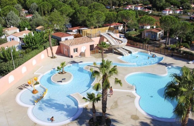 Bessan Mobile Home with Pool Fun