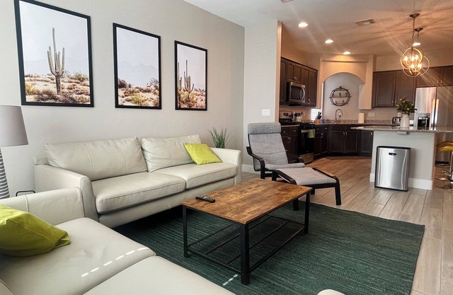 Best 3-Story Home in Vegas - 9mins to Everything!