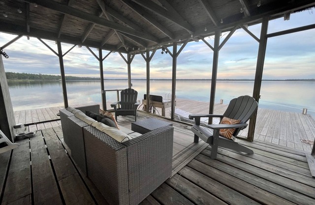 Best Bay View, 7 Acres, Kayaks, Bikes, Game Room, Boat/Cargo Lift, Pets Welcome