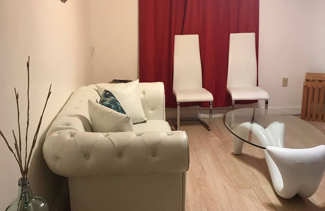 Best Centrally Located McAllen 2 bedroom Guesthouse