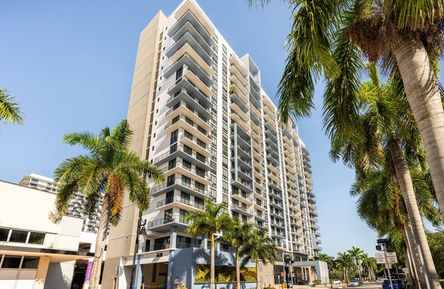Best Condo near to Airport at Doral Downtown