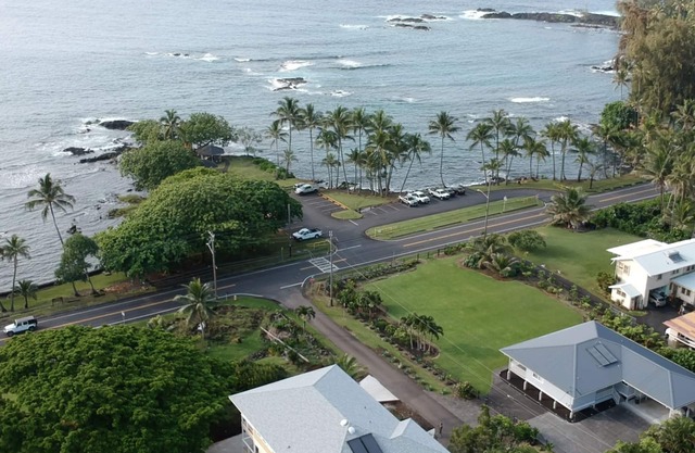 Best Hilo Beach Park House. 3,600 sq. ft. Sleeps 16. New at Richardson's Park.