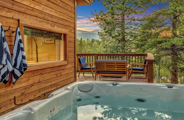 Best Hot Tub View in Bailey - Family & Pet Friendly BBQ/Hot Tub/Near Denver