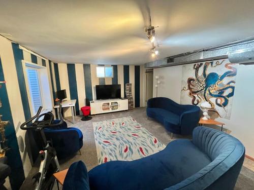 Best Location Fun 2 Living Rooms and Game Room