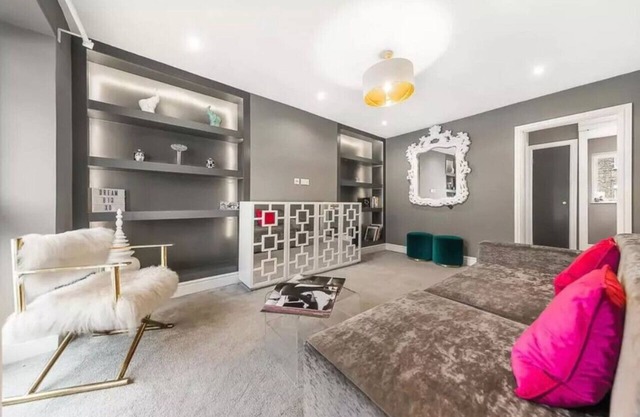 Best Location in London: 3-Bed Chelsea Home