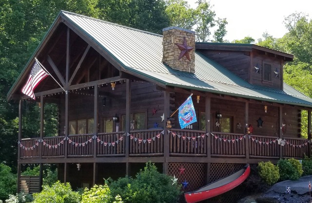 !BEST LOCATION! RESERVE NOW FOR SPRING BREAK AND SUMMER! BEARFOOT CORNER CABIN!