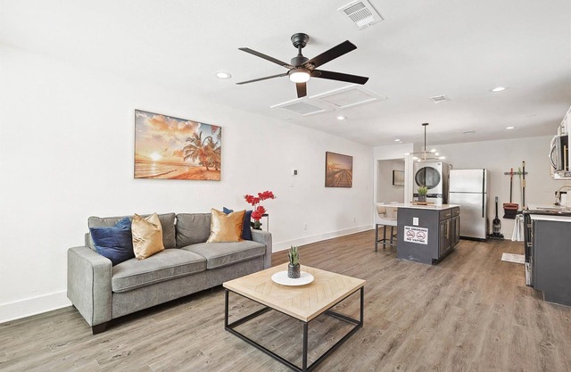 Best of Bishop Arts, 4BD, Yard, Style & Comfort