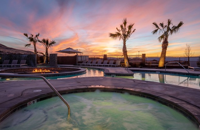 Best of Utah Townhouse | Private Hot Tub + Pool + Ping Pong + X-Box | EV CHARGER