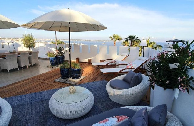 Best seaview Penthouse+77m2 privat roof terrace near beach and Cannes