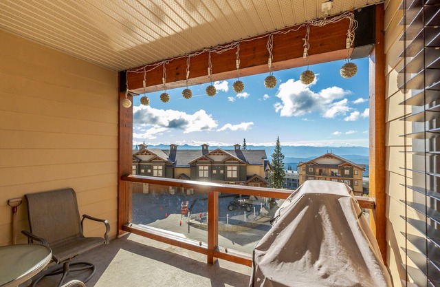 Best Ski-in/Ski-out Location at Big White! Private 4 BR Condo