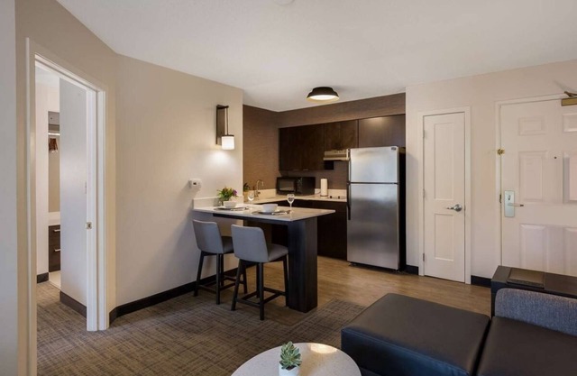 Best Value, Quality Stay! Relaxing 1BR Suite with Full Kitchen, Free Breakfast!