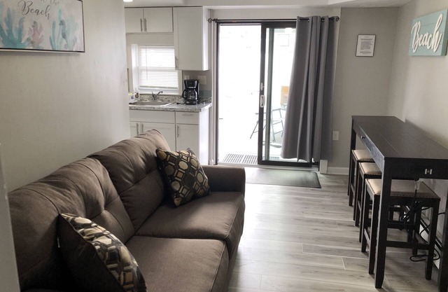 BEST VALUE IN BRIGANTINE! WE PAY BEACH FEES! NEAR CASINOS/EATERIES. DOGS WELCOME