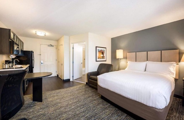 Best Value, Quality Stay! Short Drive to Webb Bridge Park and Sugarloaf Mills