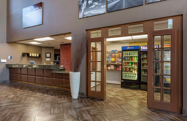 Best Western Plus Scottsdale Thunderbird Suites