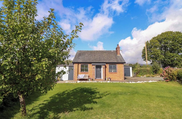 BETHANIA, family friendly, with open fire in Llanrhaeadr-Ym-Mochnant