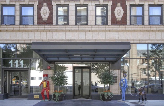 Better Choice for your Vacation! Short Walk to River North Spots, Pets Allowed!