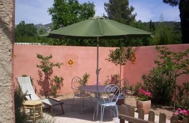 Between hills and sea, in PROVENCE small independent LOFT, quiet, luxurious comfort
