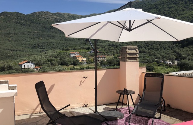 Between olive trees and the sea, private terrace with barbecue and panoramic view