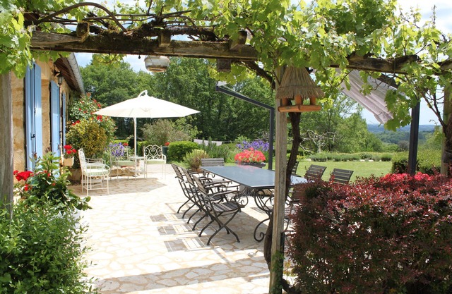 Between Sarlat and Domme, 1km from the Dordogne river, Live the French dream