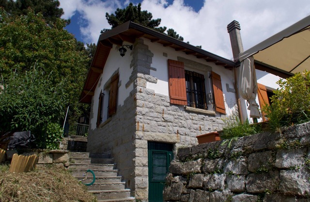 Between the sea and the mountains cozy cottage 15 minutes from the sea surrounded by greenery