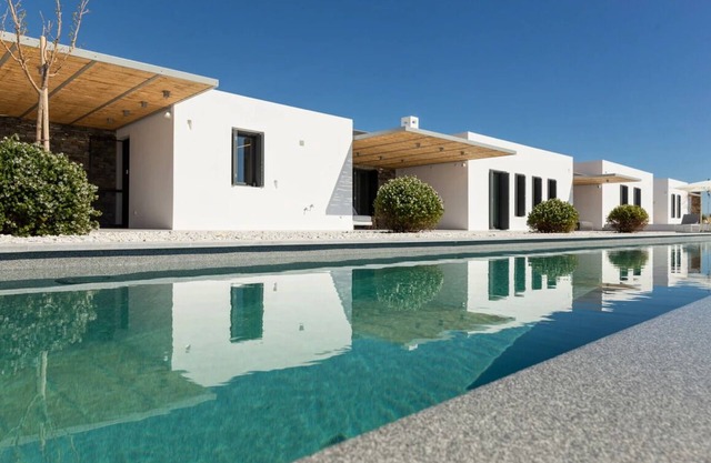 BH843 - R - Villa Paros