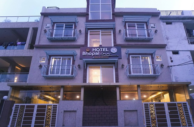 Bhopal Inn by Ten On Ten Stays