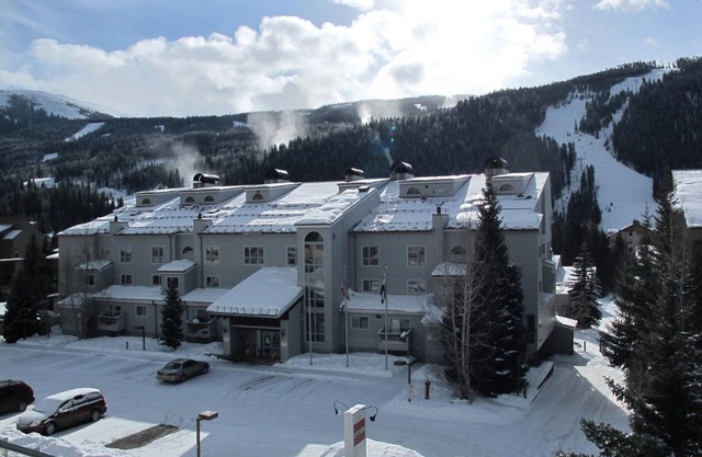 Big 2Br/2 Bath Condo (1443 Sq. Ft.; 2 Living Rooms; Sleeps 10); Walk To Lifts.