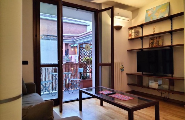 Big Bright Flat in Milano close to Loreto square