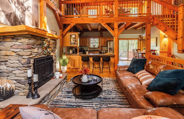 Big Cabin near Asheville w/Hot Tub, Ping Pong, Pool Table, King Beds & More!