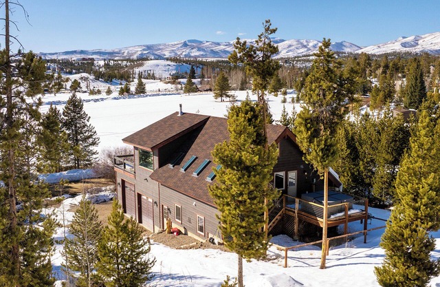 Big Front Deck with Great Views, Private Hot Tub, Firepit, Laundry