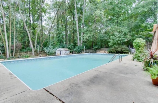 ⭐ Big Private Pool Kings, Queen & Full beds~ 4K TVs All Rooms Fast ⚡ Wifi⚡