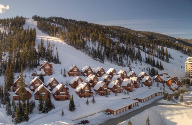 Big Sky Mountain Village-Ski-In/Ski-Out Chalet-walk to restaurants/bars/shopping