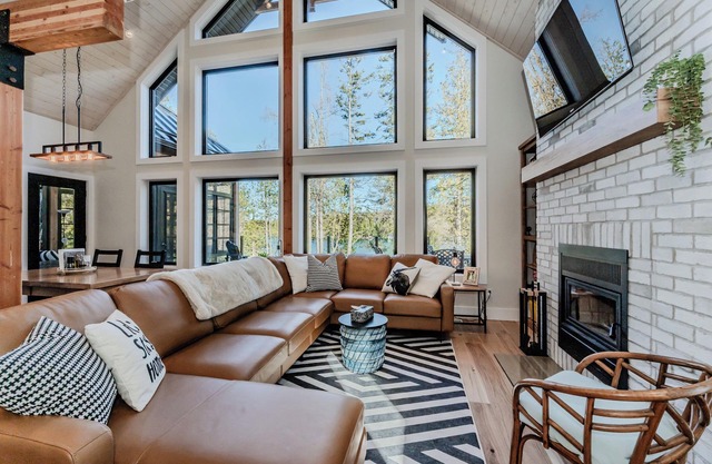 Big Tub Beach Retreat - Tobermory, Sandy Beach & Peninsula Room