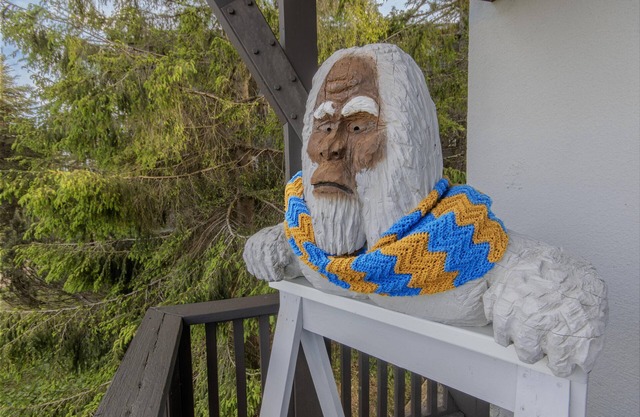 Bigfoot Bungalow: Dog-Friendly Ski Escape Right on the Trails