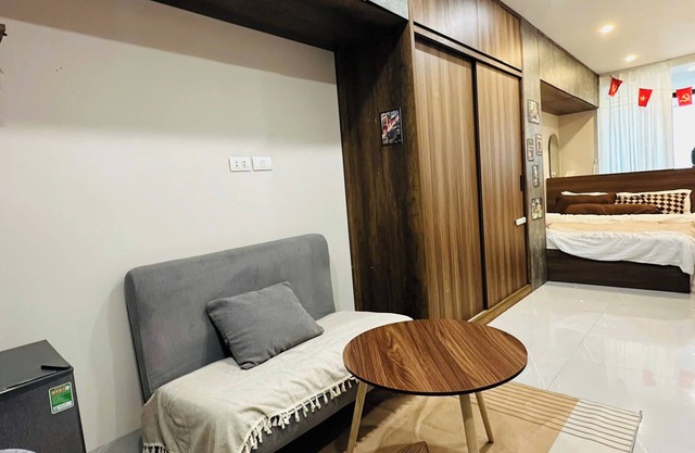 BIGPROMO! Railway View Studio at Hanoi O.Q - FREE Airport Pickup frm 5 nights