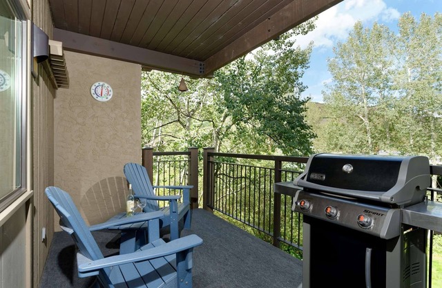 Biking, Hiking Right Out Your Door at Snowmass! With Balcony, Gas Fireplace, Pool/HT, Parking.