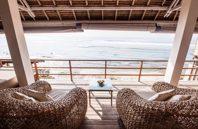 Bingin beachfront villa stunning sunset views