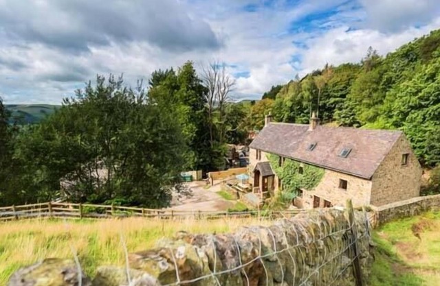 BIRCH COTTAGE, family friendly, character holiday cottage in Hope