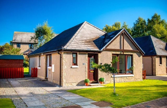 Birchwood Cottage is a three bedroom detached pet friendly property with enclosed garden with BBQ, b