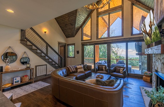 Birds Eye View at Eagles Nest - hot tub, fire pit