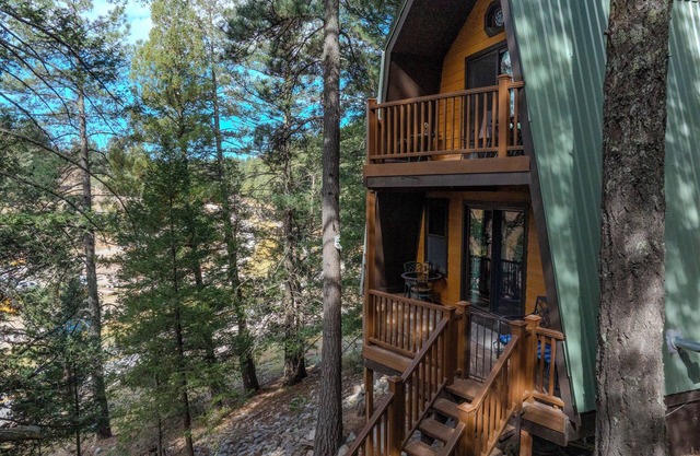 "Birds of a Feather" 2/2 Mountain Chalet, 2 miles to Cloudcroft, Pet Friendly
