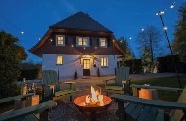 Black Forest Lodge with jacuzzi & outdoor sauna