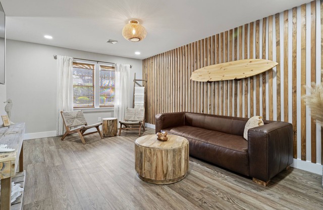 Black Pearl - Centrally Located - Walking distance to beach & convention center
