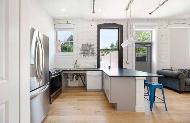 Blend of Charm-Historical Ambiance w/Modern Touch