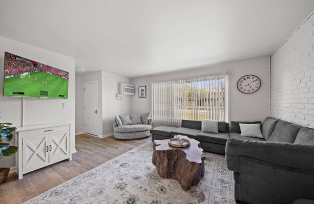 Blissful Coziness 1BD W Free parking n Fast Wi-fi