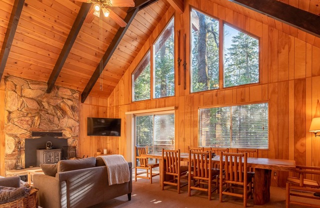Blissful Pines - 30 mins from Bear Valley Skiing